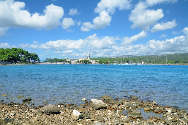 cres beach croatia holidays