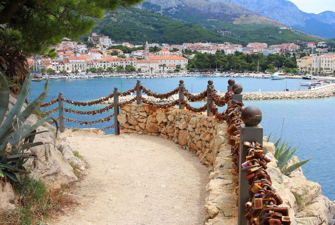 makarska path croatia holidays