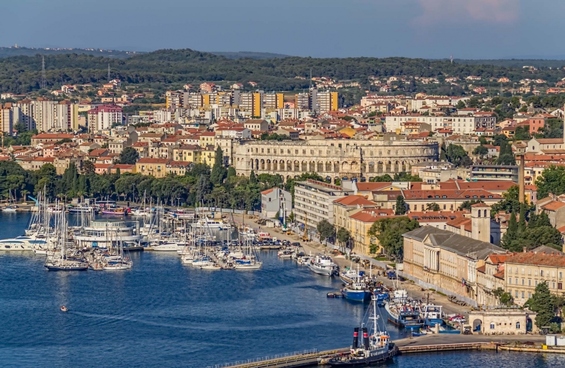 pula harbor croatia holidays