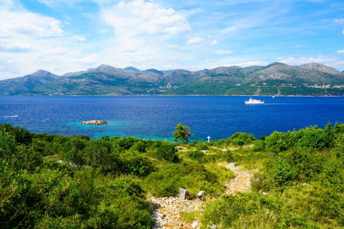 elaphite sea and boat croatia holidays