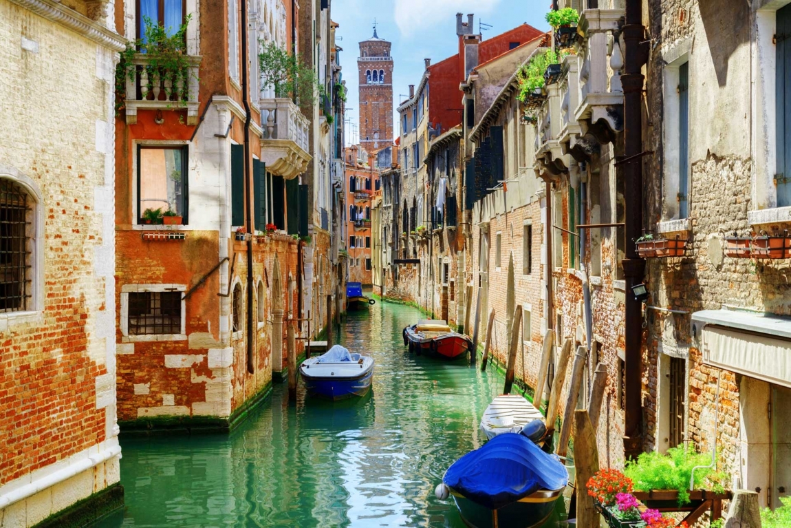 venice street croatia holidays