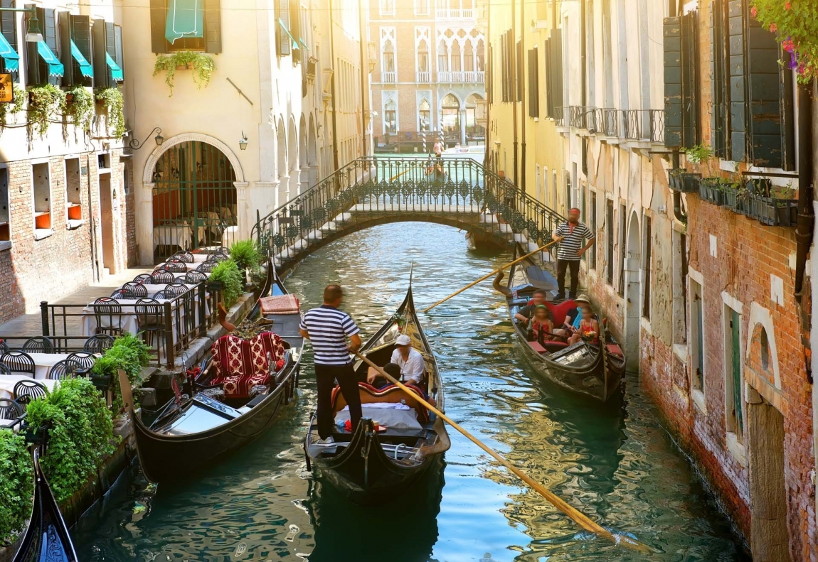 venice bridge and gondola croatia holidays