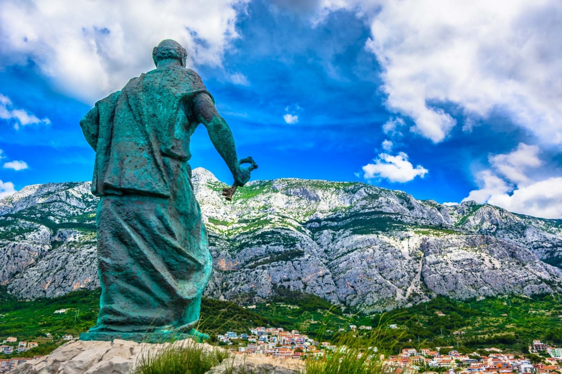 makarska monument croatia holidays
