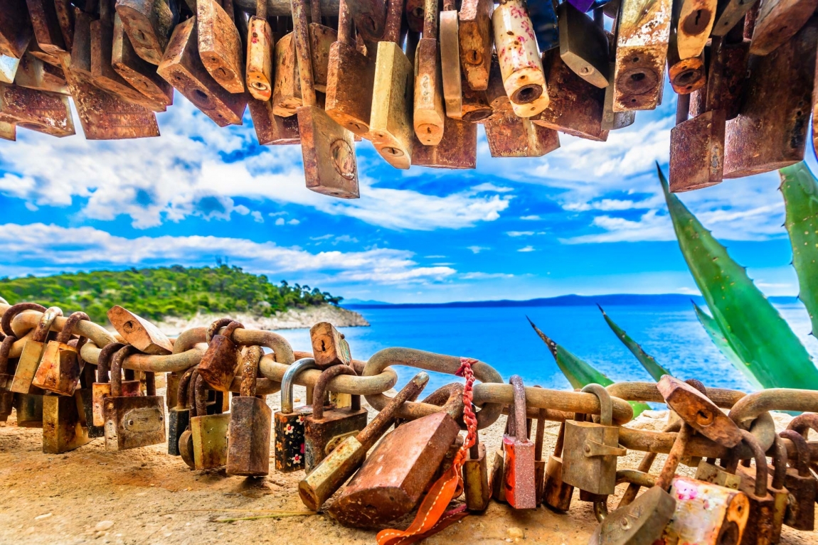 makarska padlocks croatia holidays