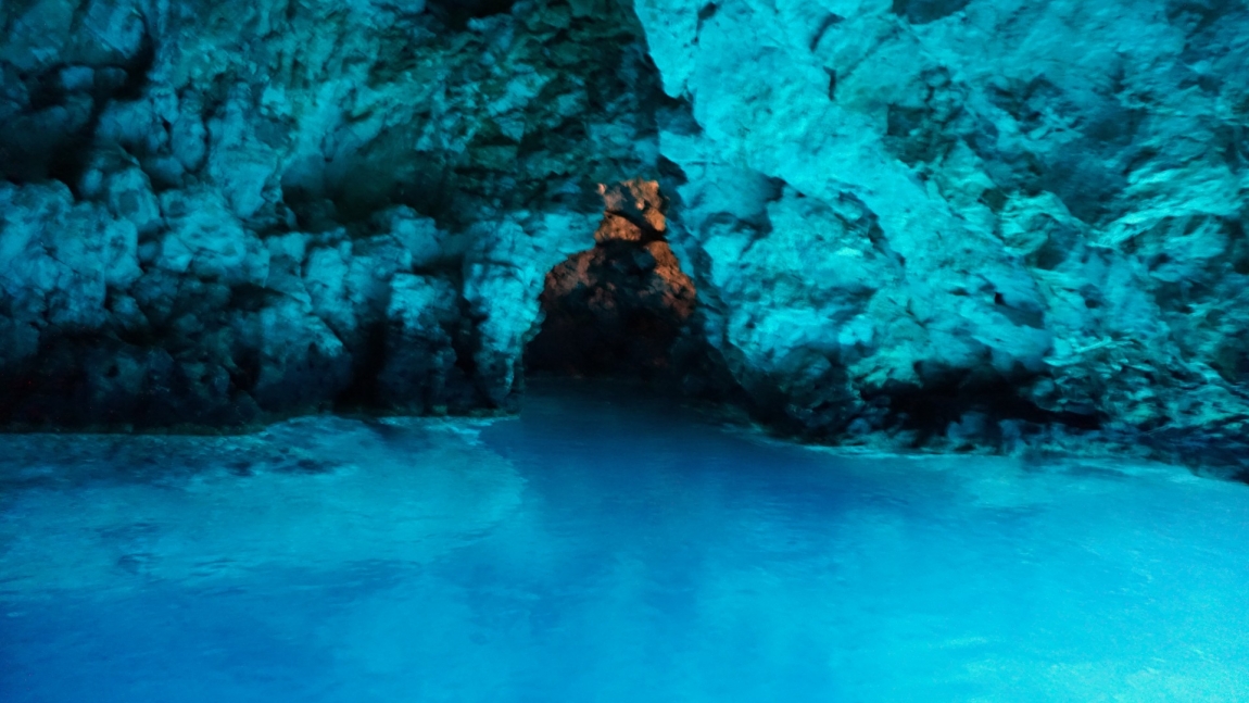 bisevo blue cave sea croatia holidays