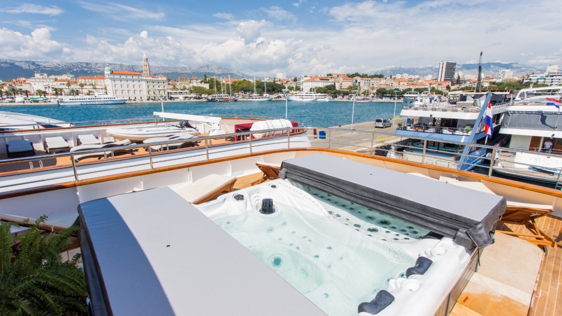 Riva: Split to Dubrovnik | Croatia Holidays